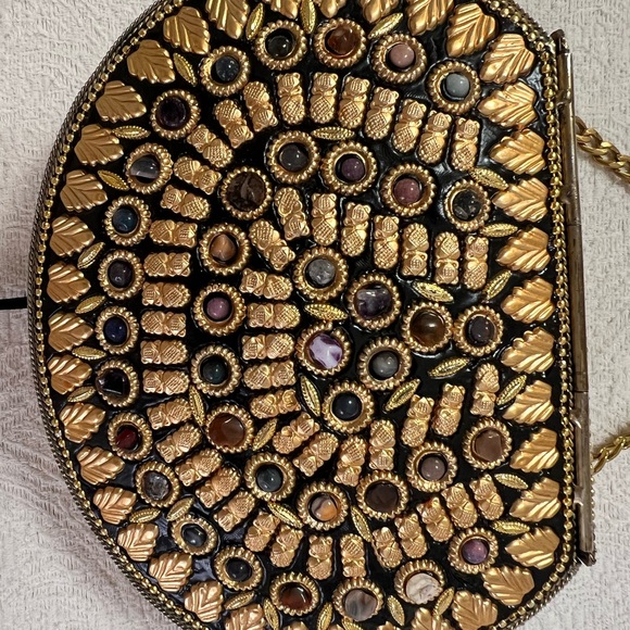 Small purse perfect for special occasions. Embellished - Picture 2 of 8